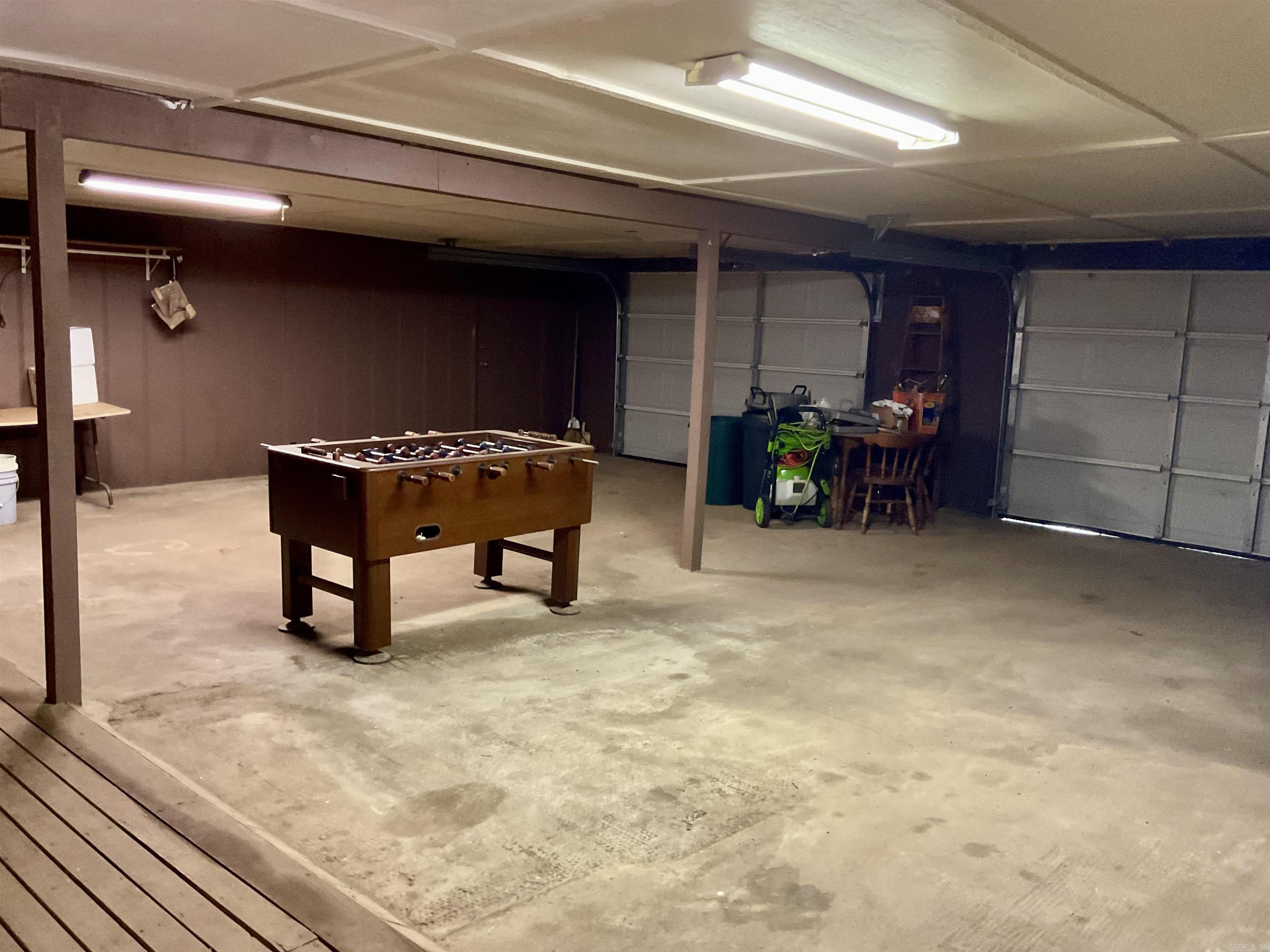 Image 2: 2 car oversized, Garage