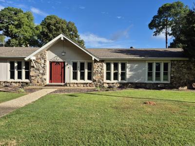 6 W Laramie Drive