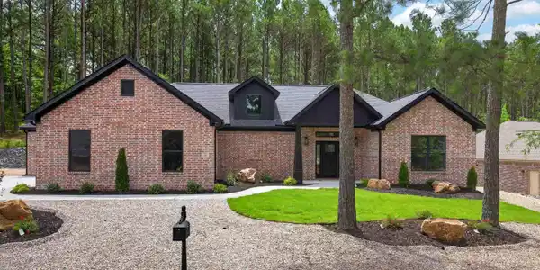 24 Realeza Court