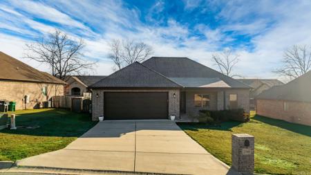2748 Chert Cove