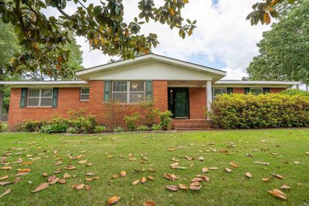 1023 Lakeshore Drive
