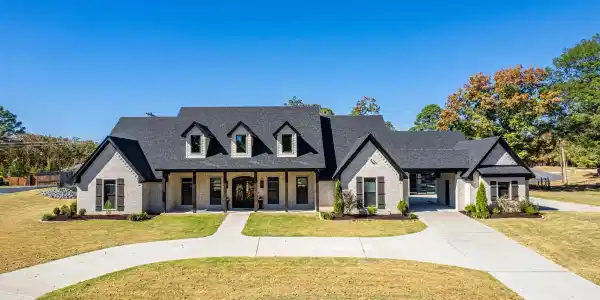 107 Chinook Drive