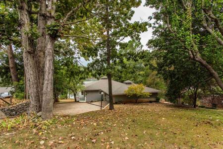 28 N Lakeshore Drive
