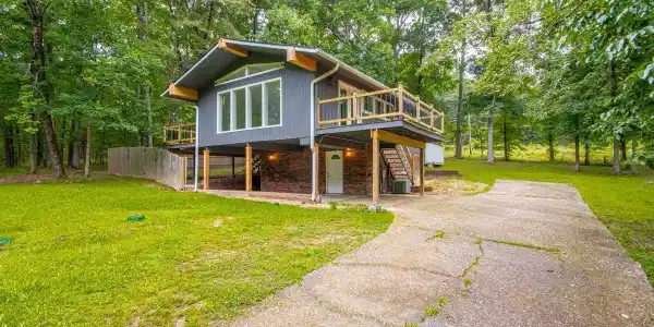 715 Plum Hollow