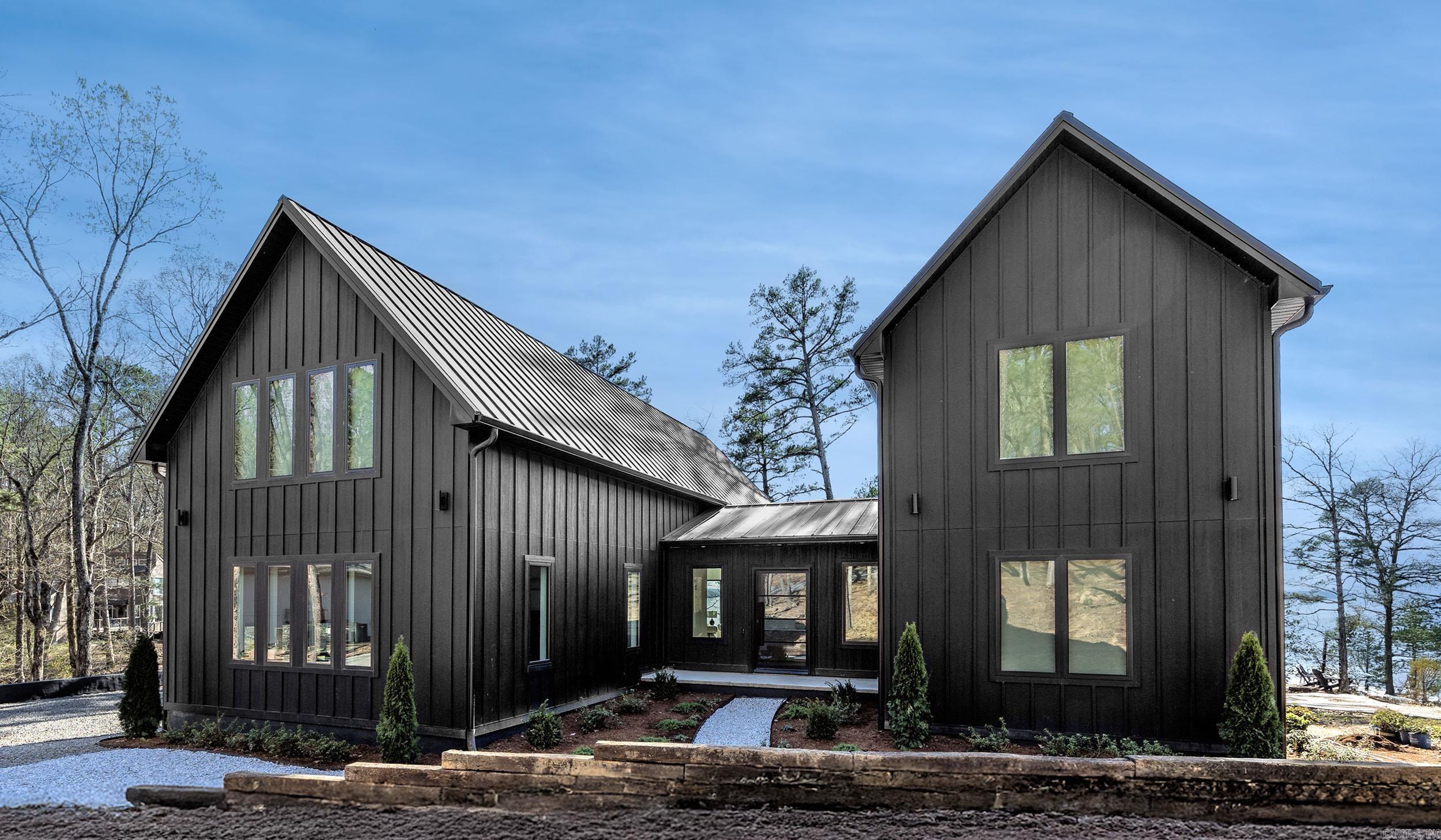 Image 2: Roadside view