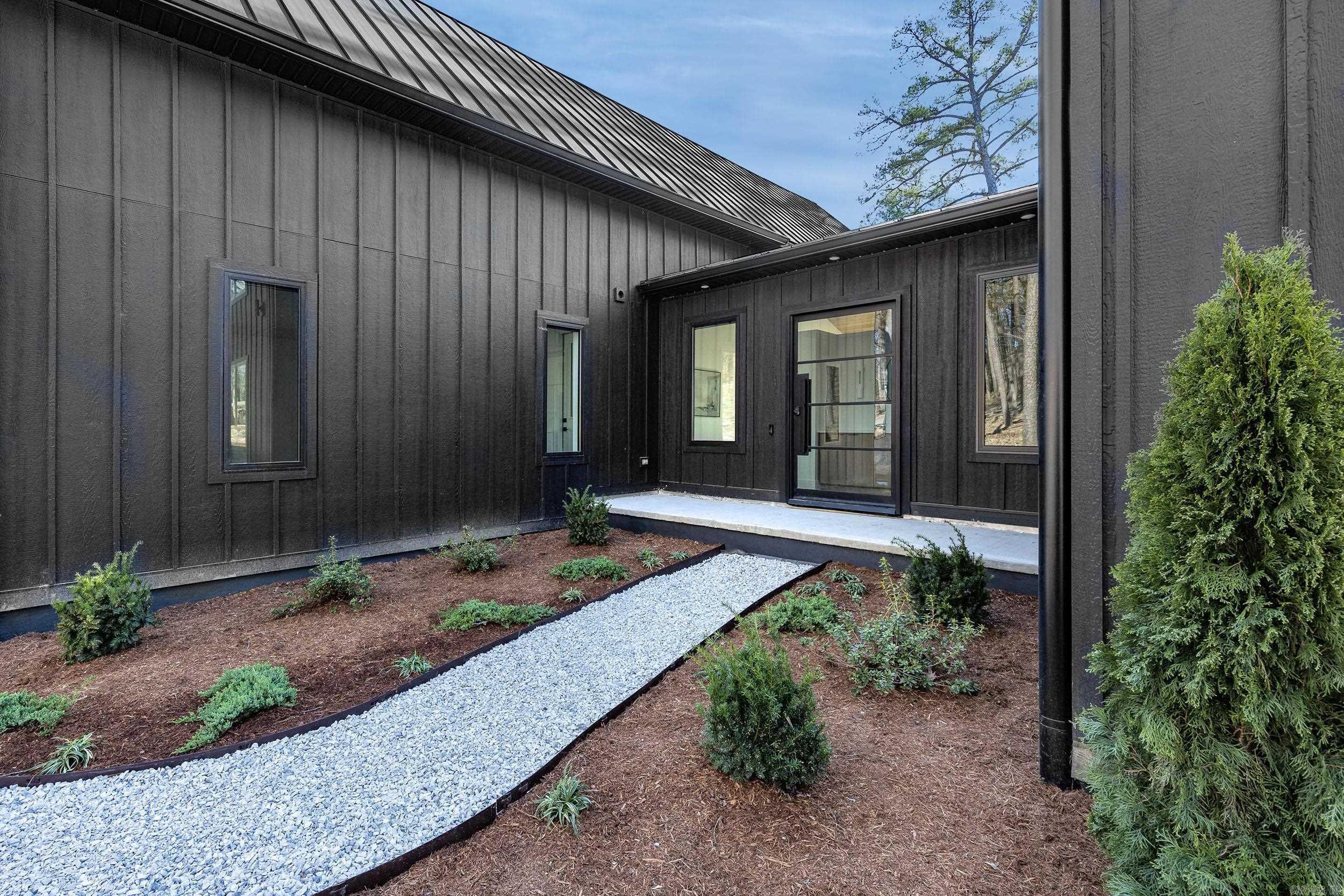 Image 3: Exterior Entry