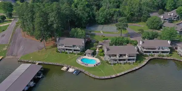 400 Farr Shores