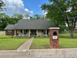 1406 Dogwood Trail