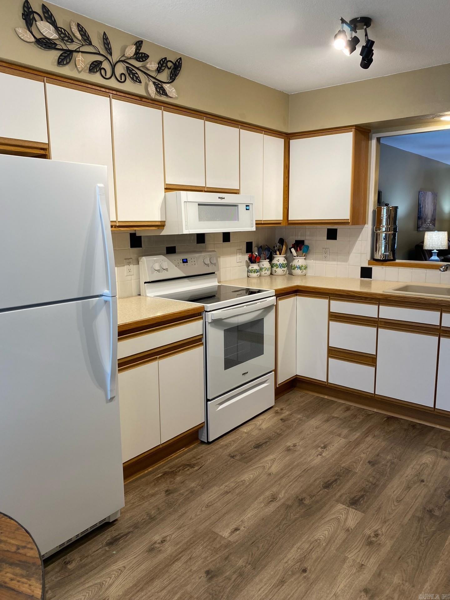 Image 1: Kitchen
