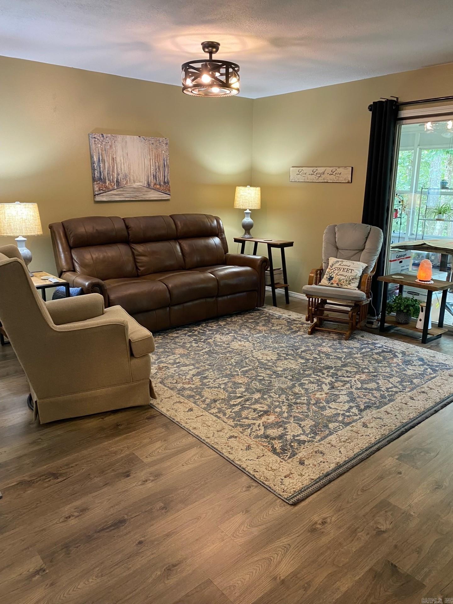 Image 3: Living Room