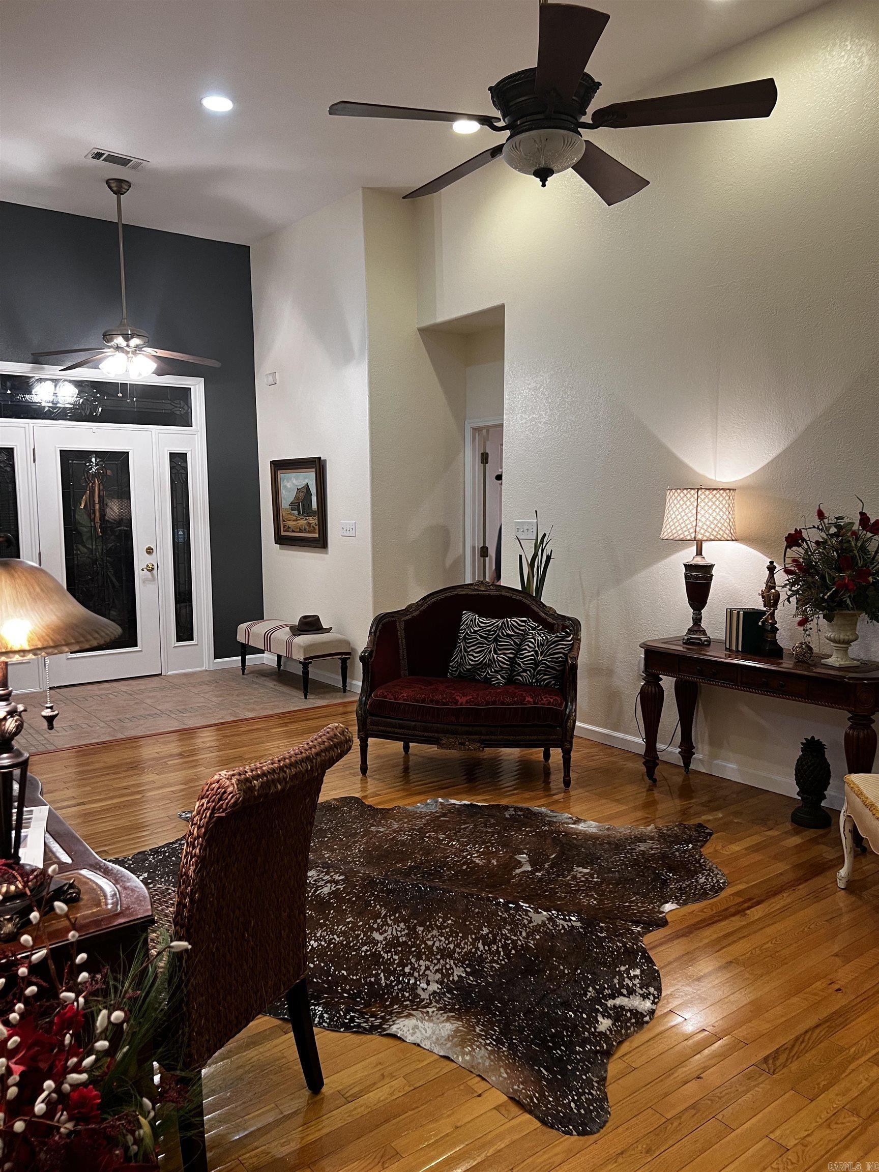 Image 2: Living Room