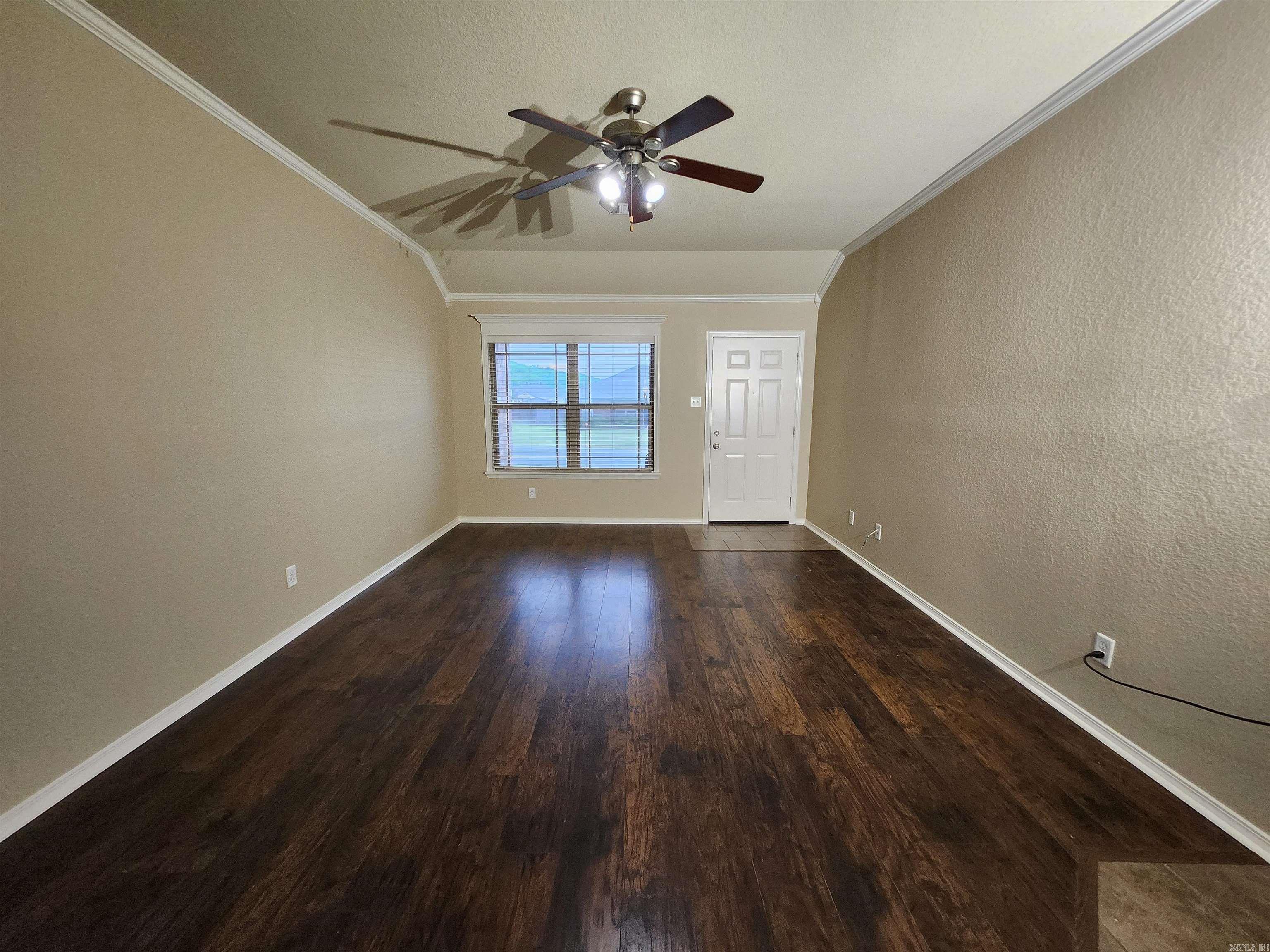 Image 3: Living Room