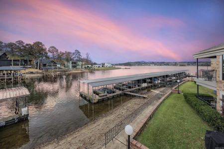 1201 Lakeshore Dr #52