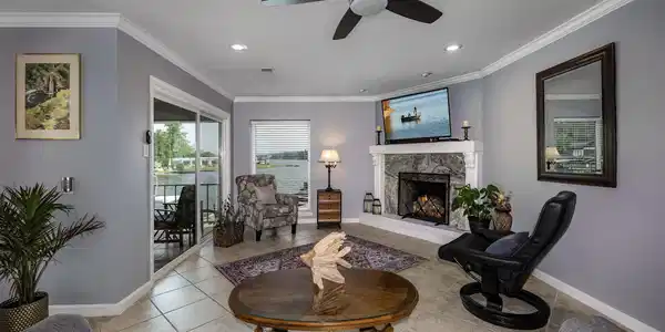 Image 3: Living Room