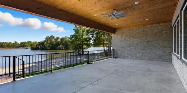 Image 3: covered patio perfect for outdoor entertainment, Deck