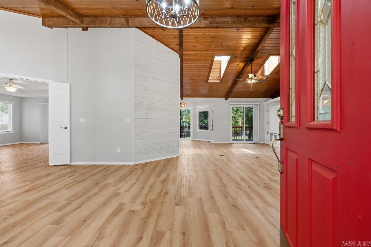 Image 3: Welcome thru front door