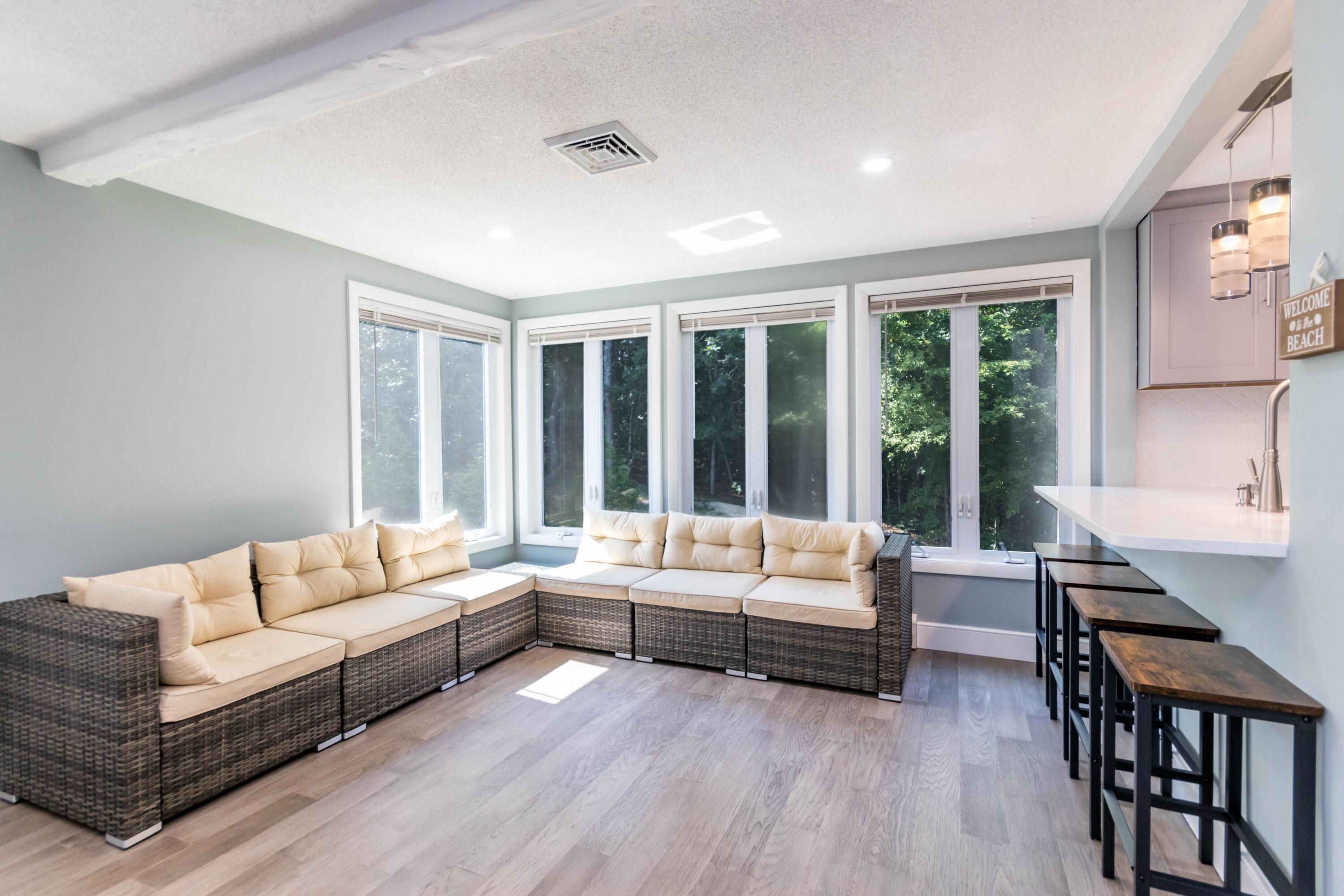 Image 3: sitting area