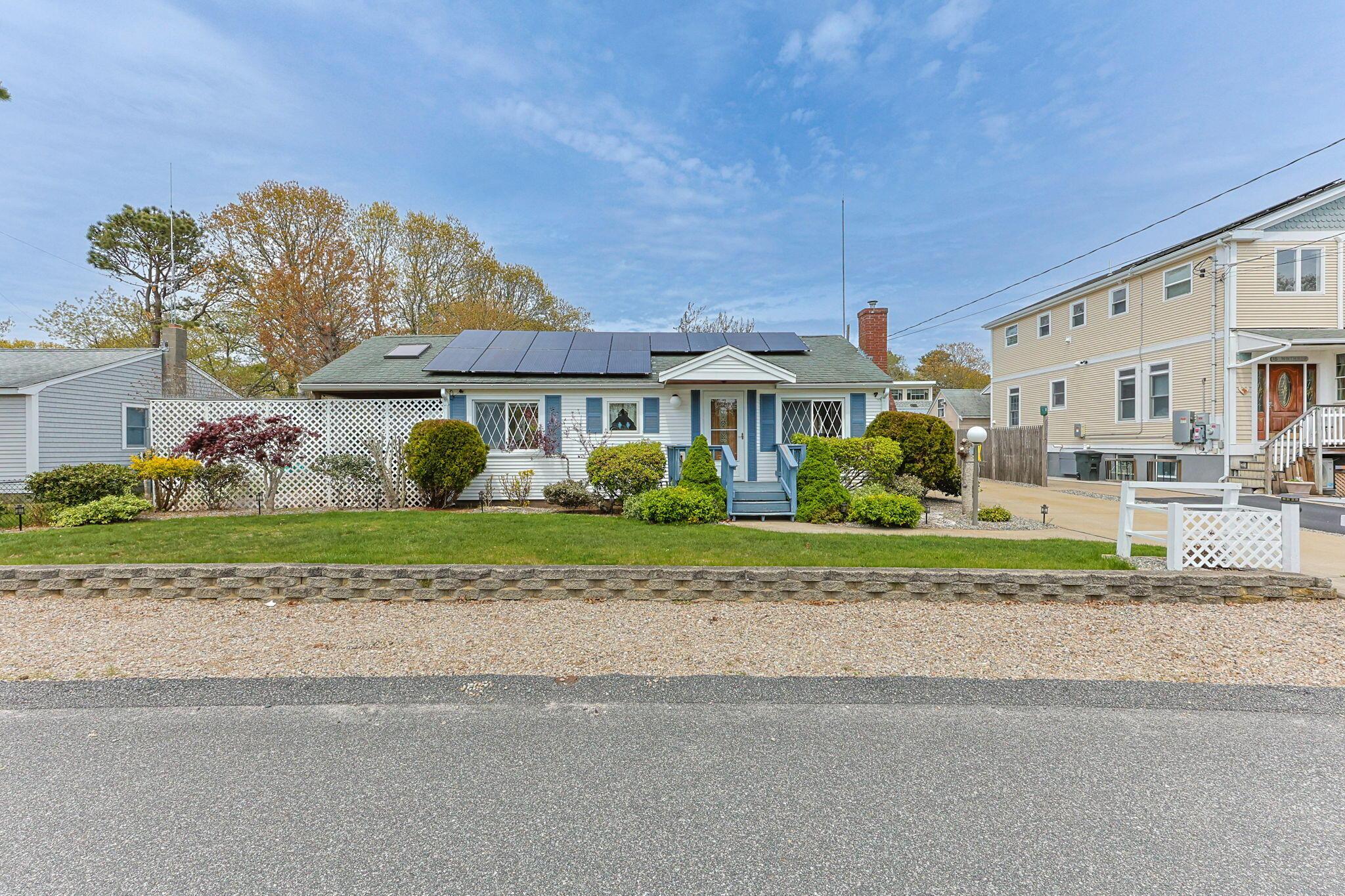 Image 3: 4-web-or-mls-12-winthrop-dr