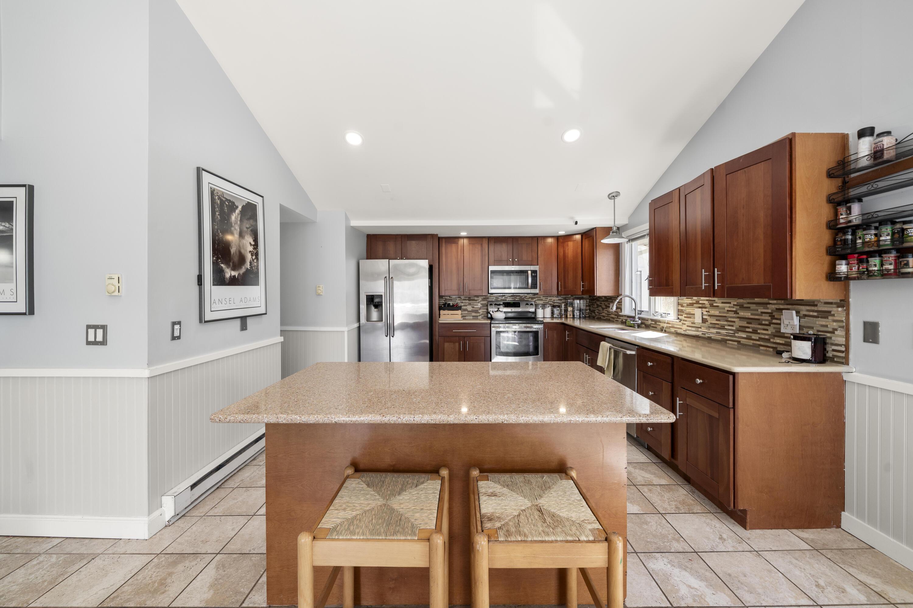 Image 4: kitchen island