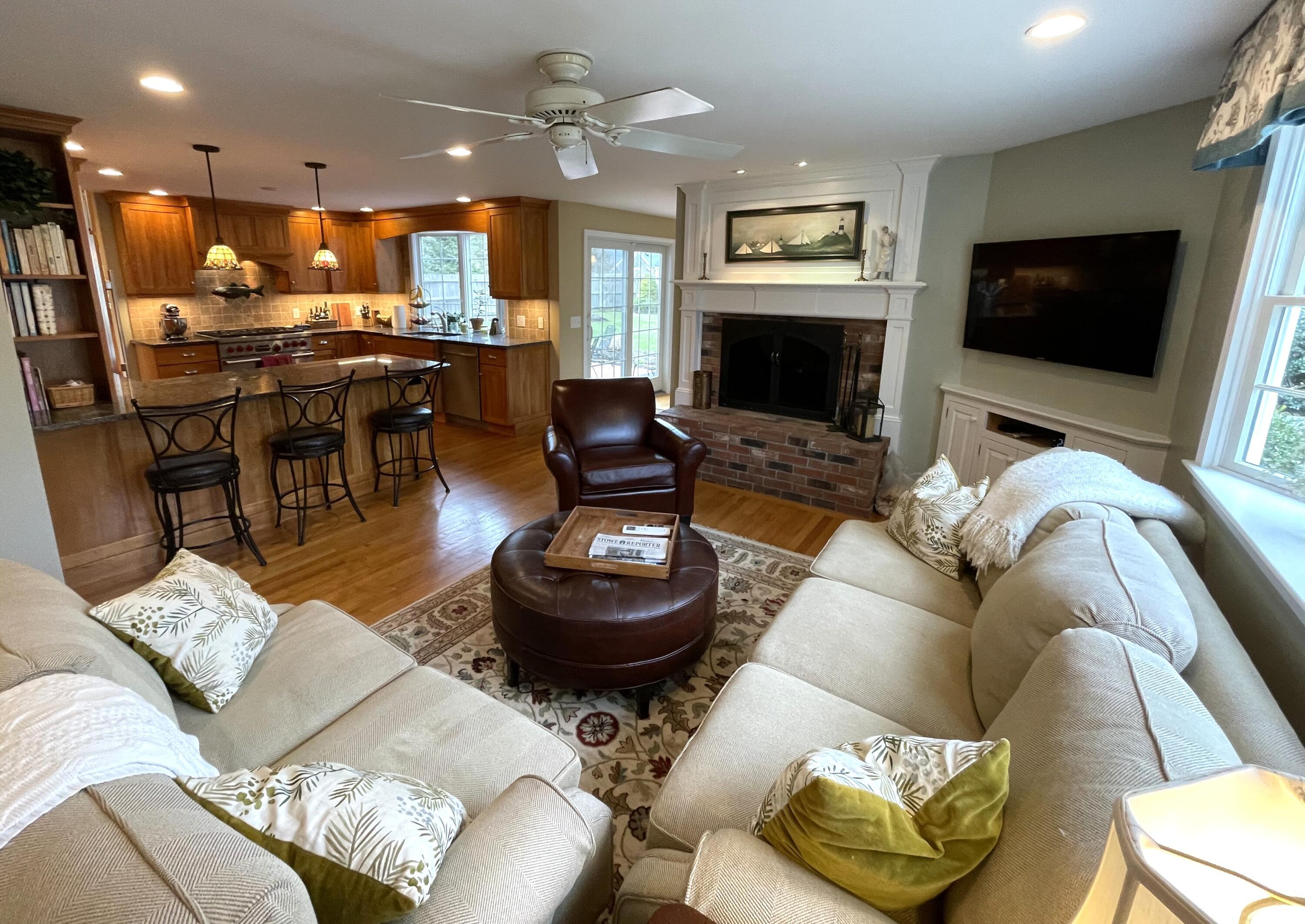 Image 4: Family Room