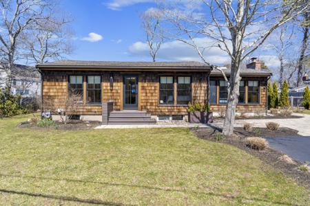 10 Knollwood Drive