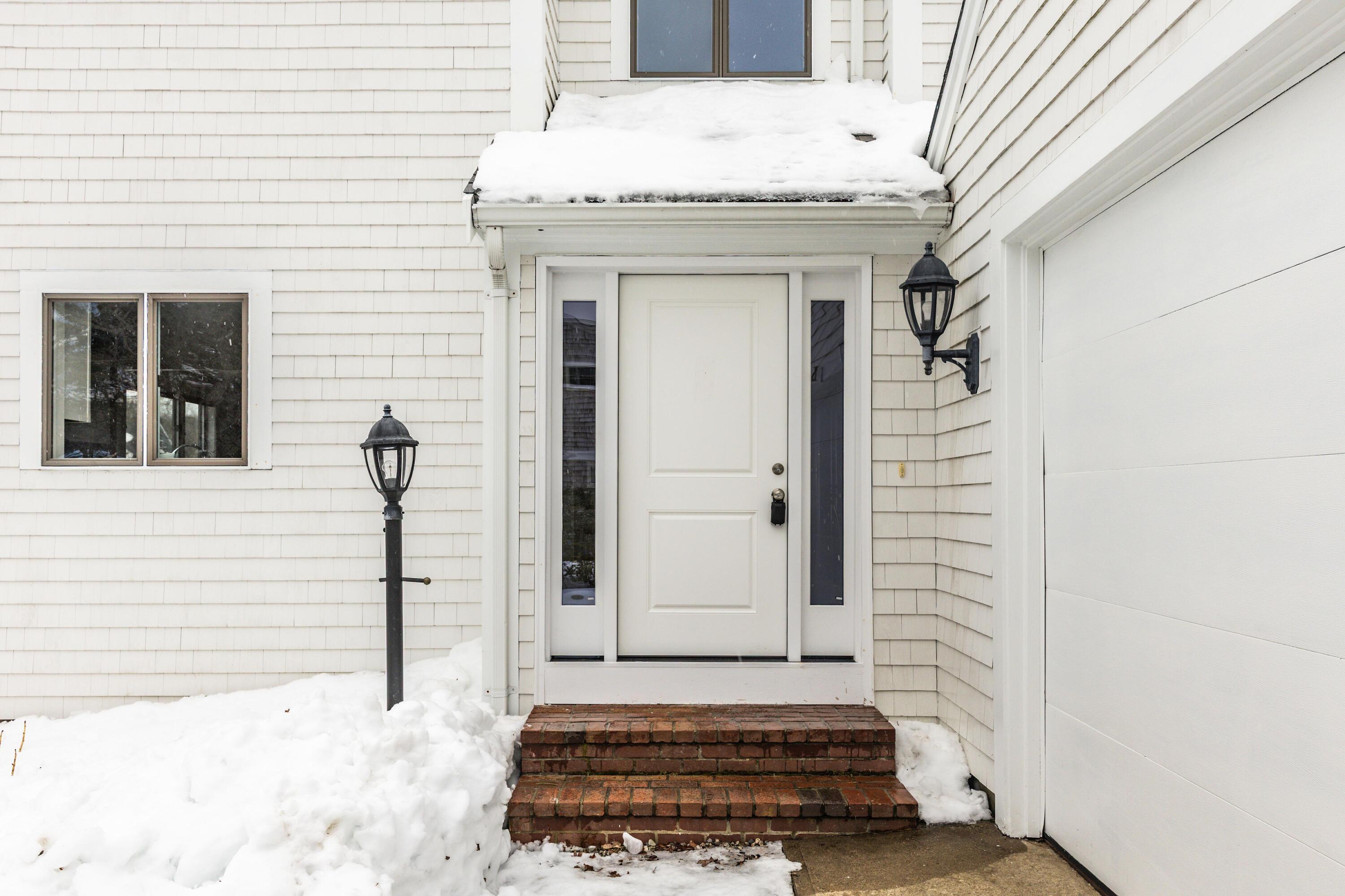 Image 4: Winter front door