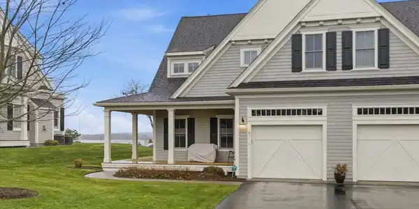 1090 Shore Road Unit 7