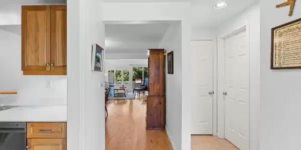 Image 3: Foyer