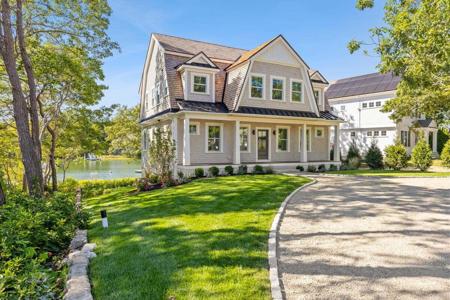 285 Edgewater Drive W