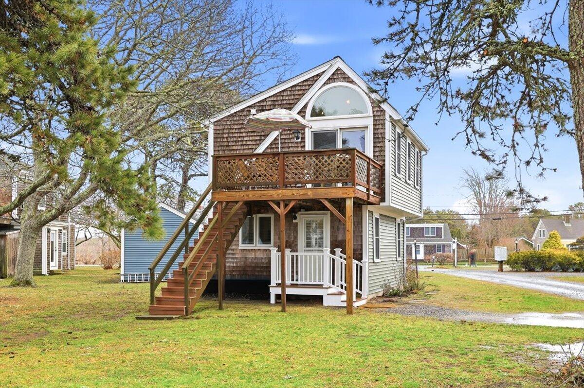 Image 4: Deck Leads to Bedroom