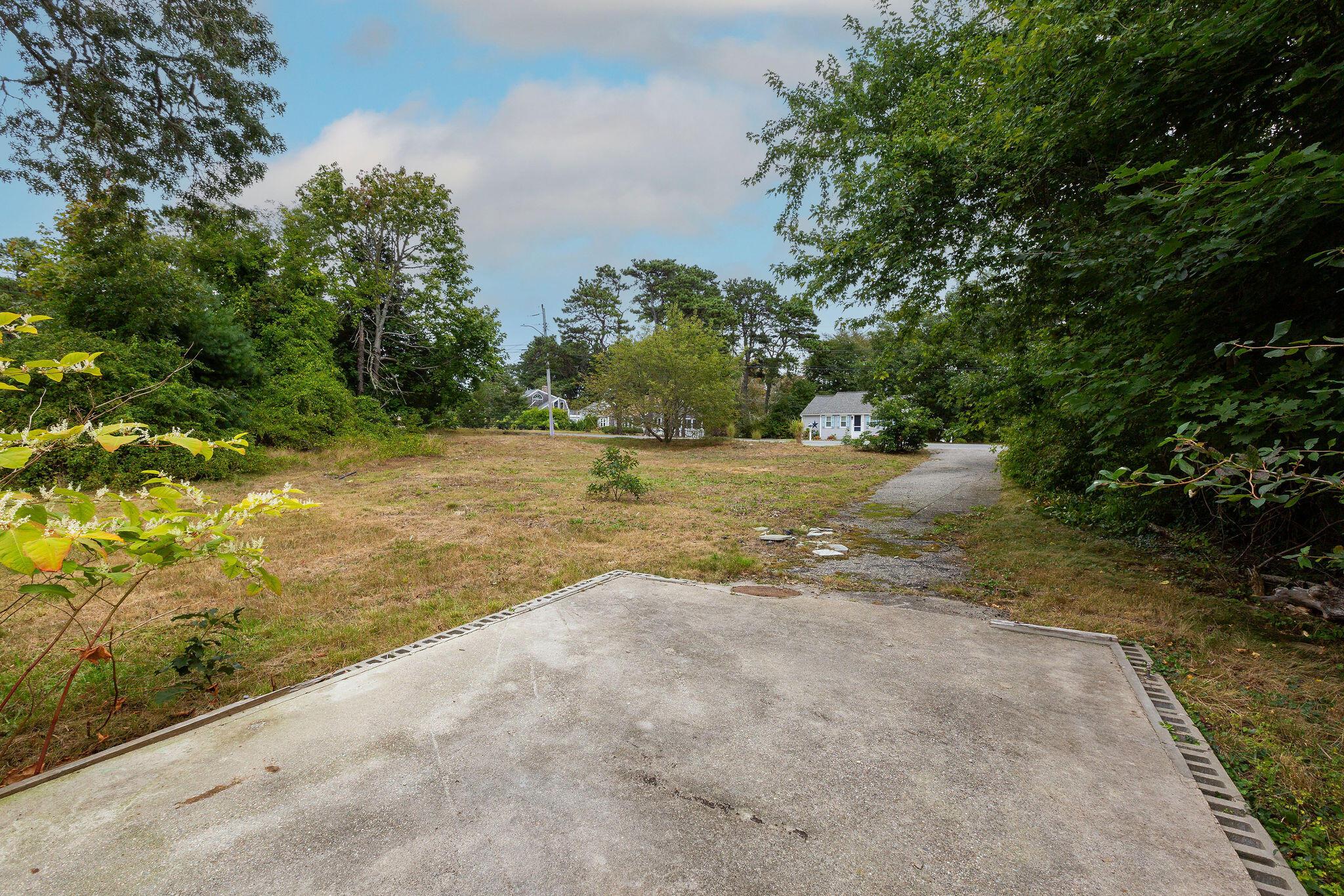 Image 4: Back of Lot