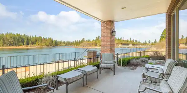 355 WATERSIDE