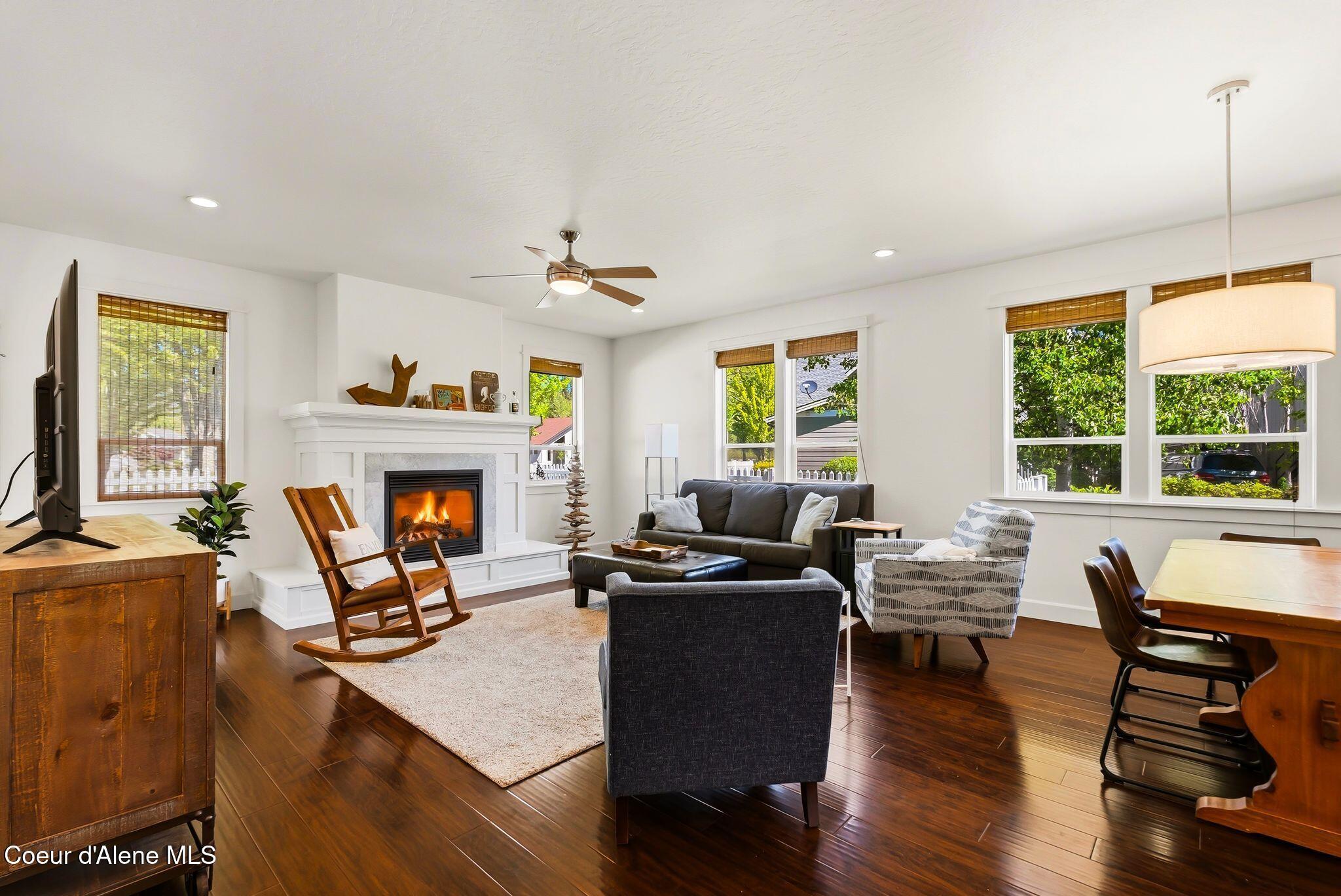 Image 2: Living Room