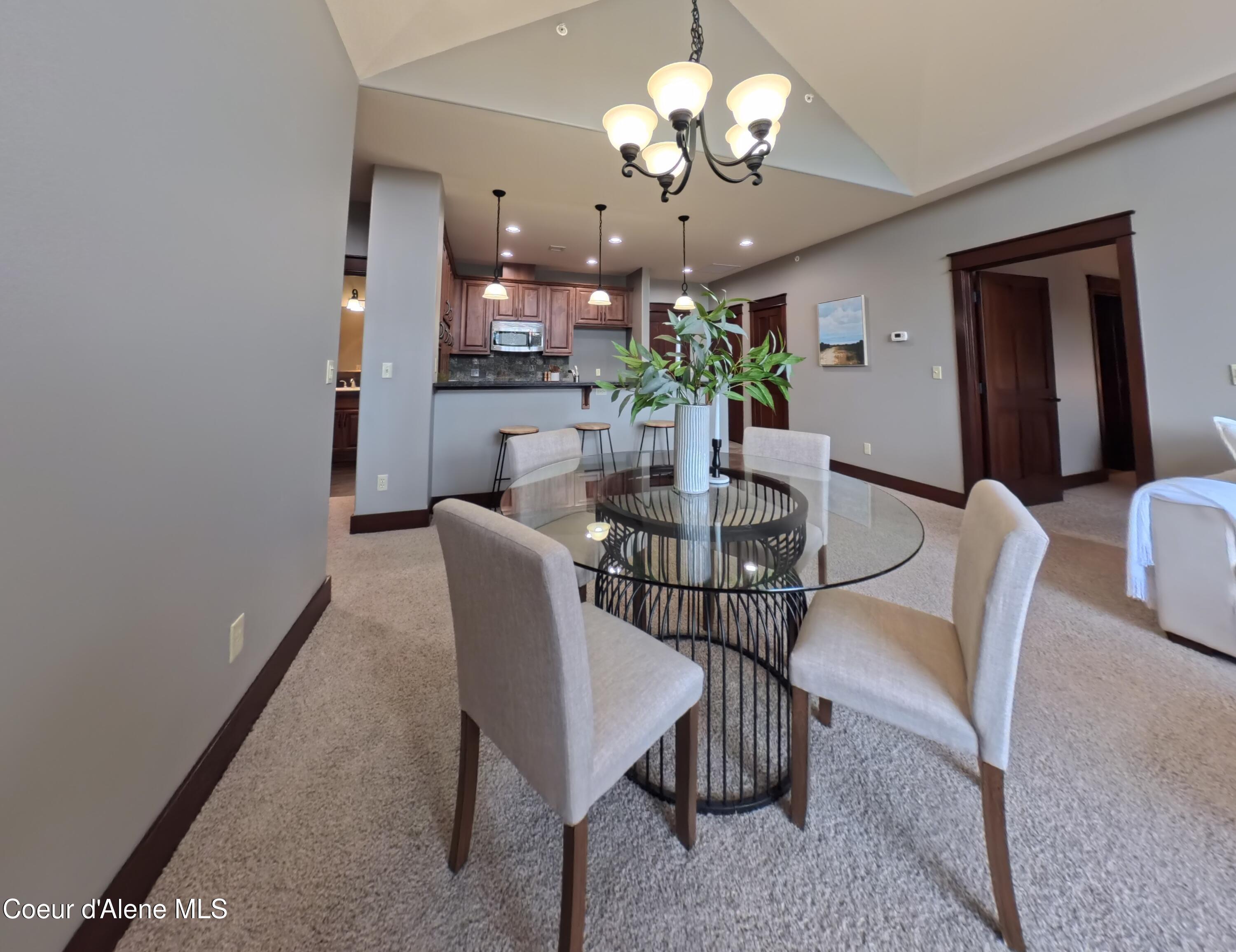 Image 4: Dining 2