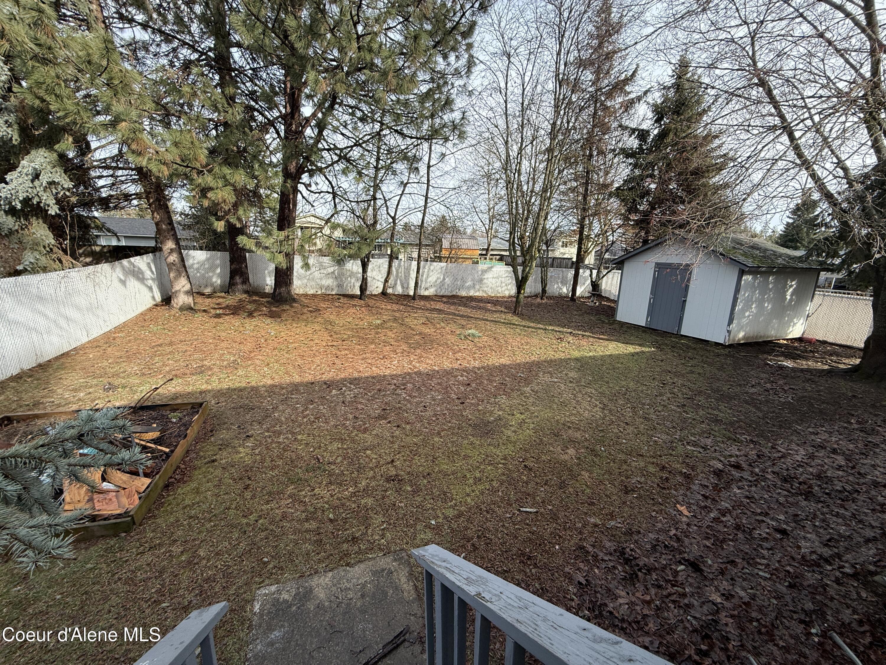 Image 3: BACK YARD