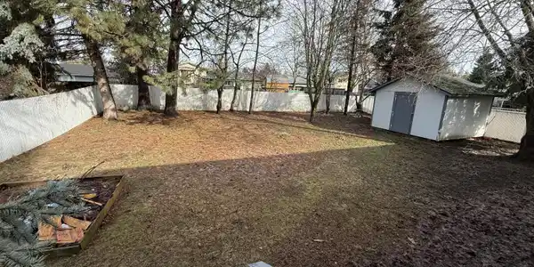 Image 3: BACK YARD