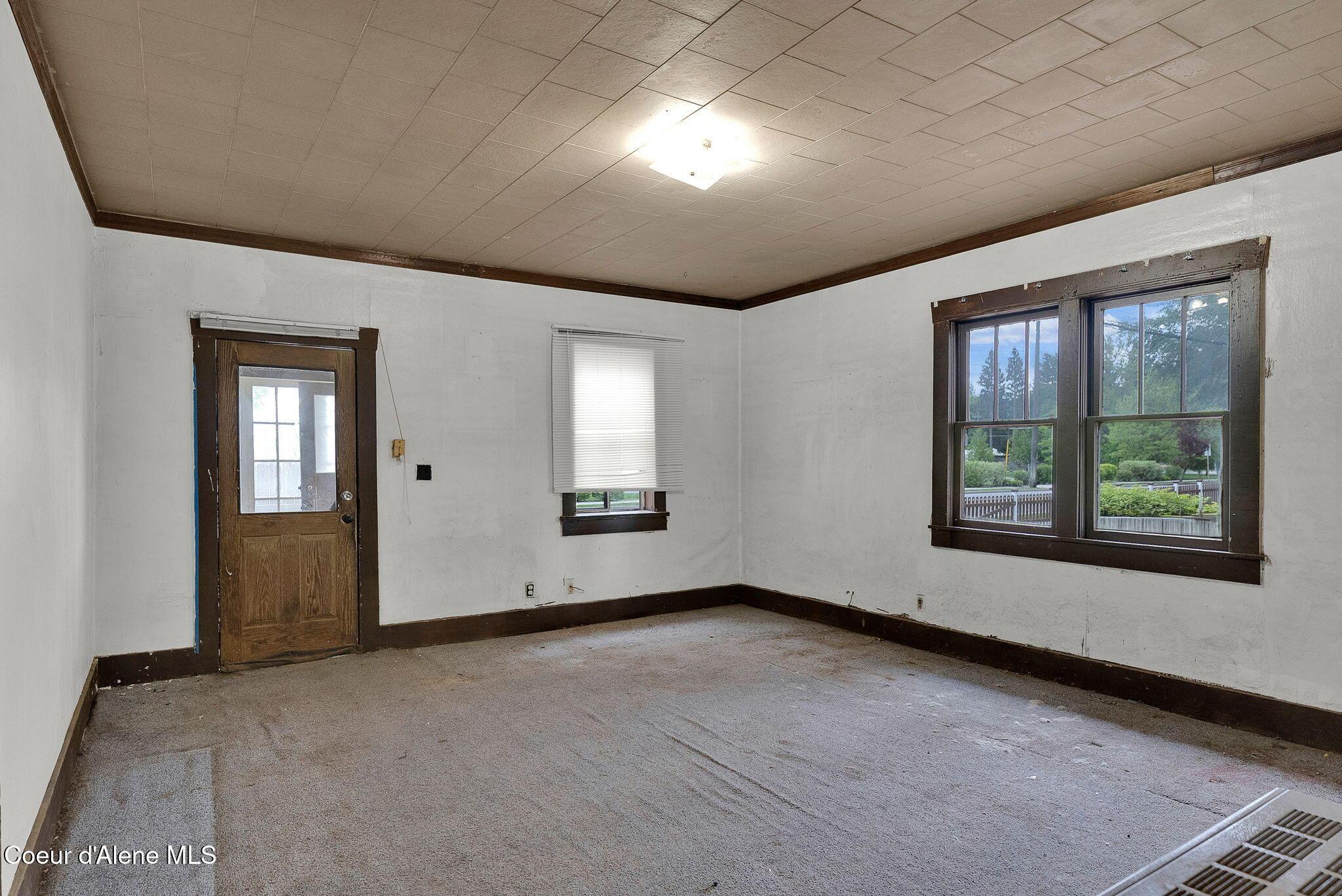 Image 4: 4-web-or-mls-SkyLight - Boyer (RQ)-21