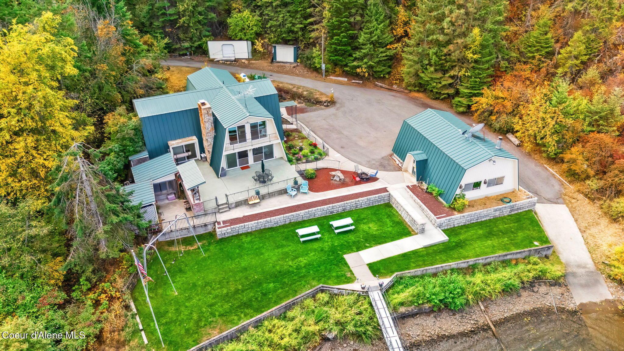 Image 4: Back yard and water frontage