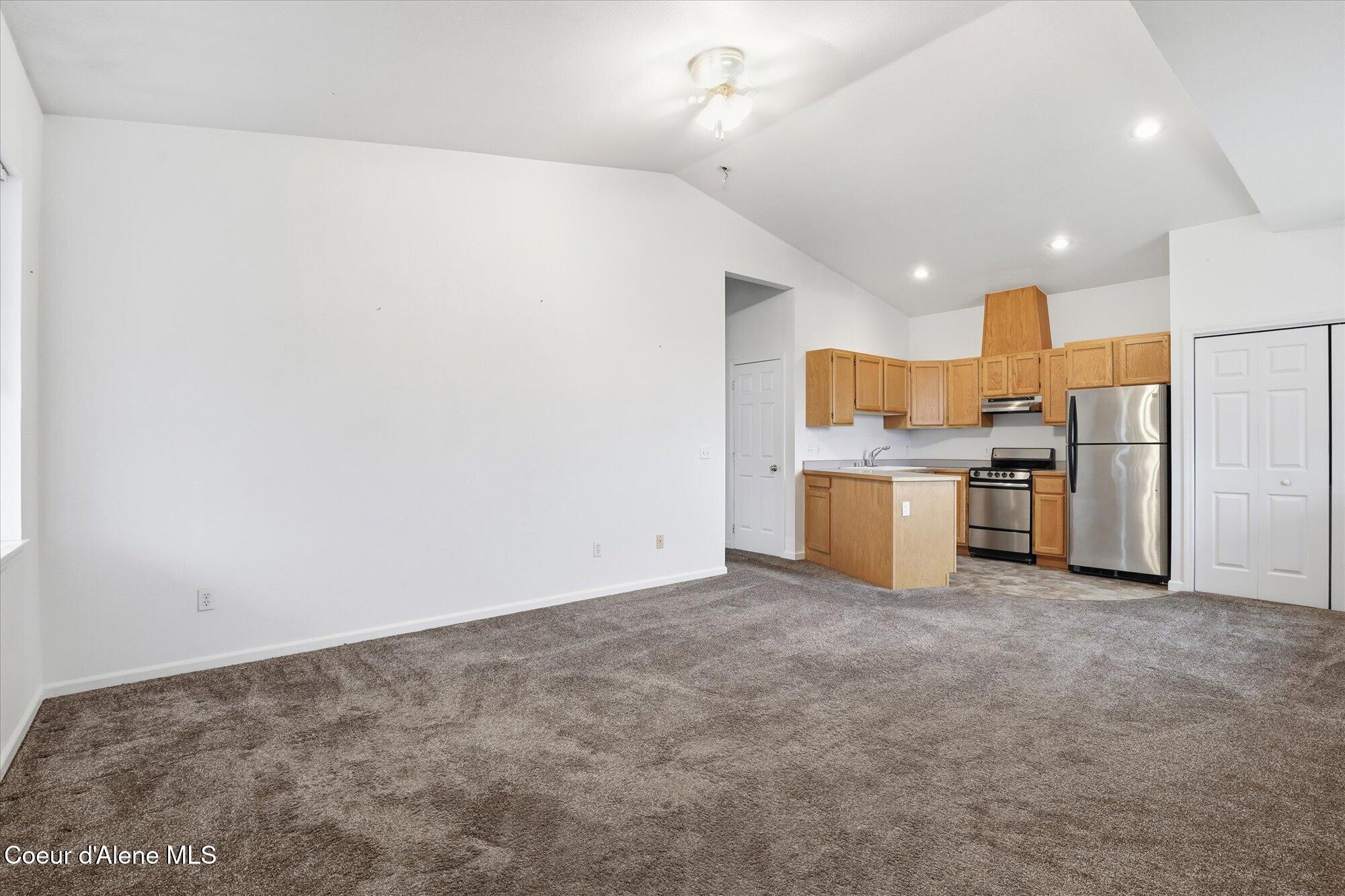 Image 2: 17-35 Fairway Dr Unit C1