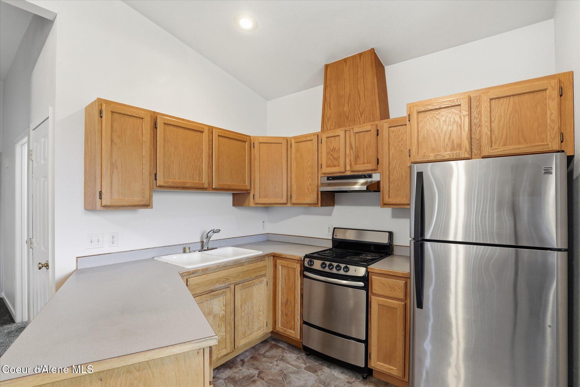 Image 3: 22-35 Fairway Dr Unit C1