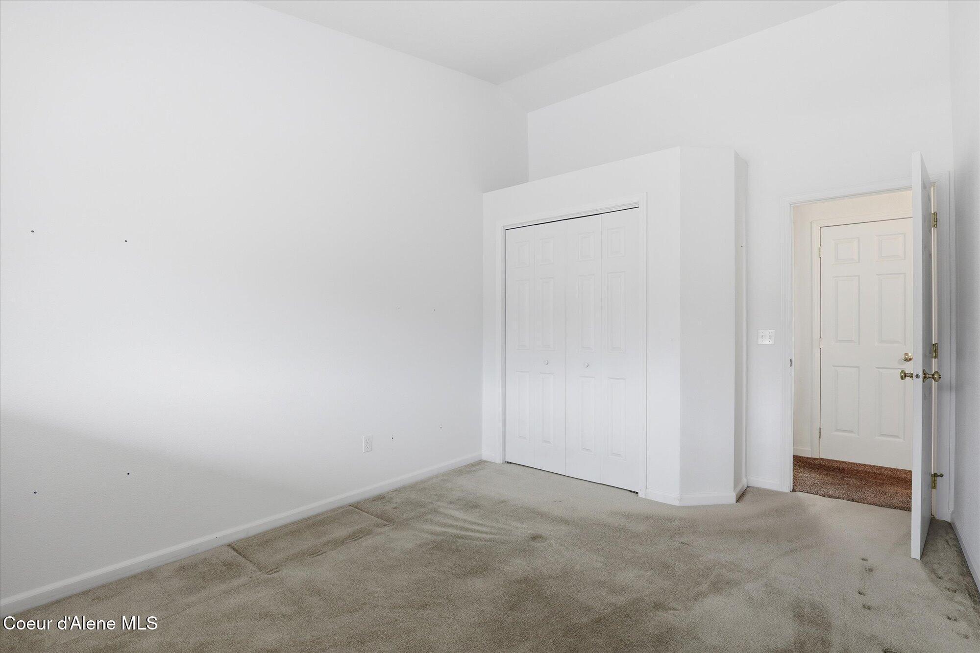 Image 4: 27-35 Fairway Dr Unit C1