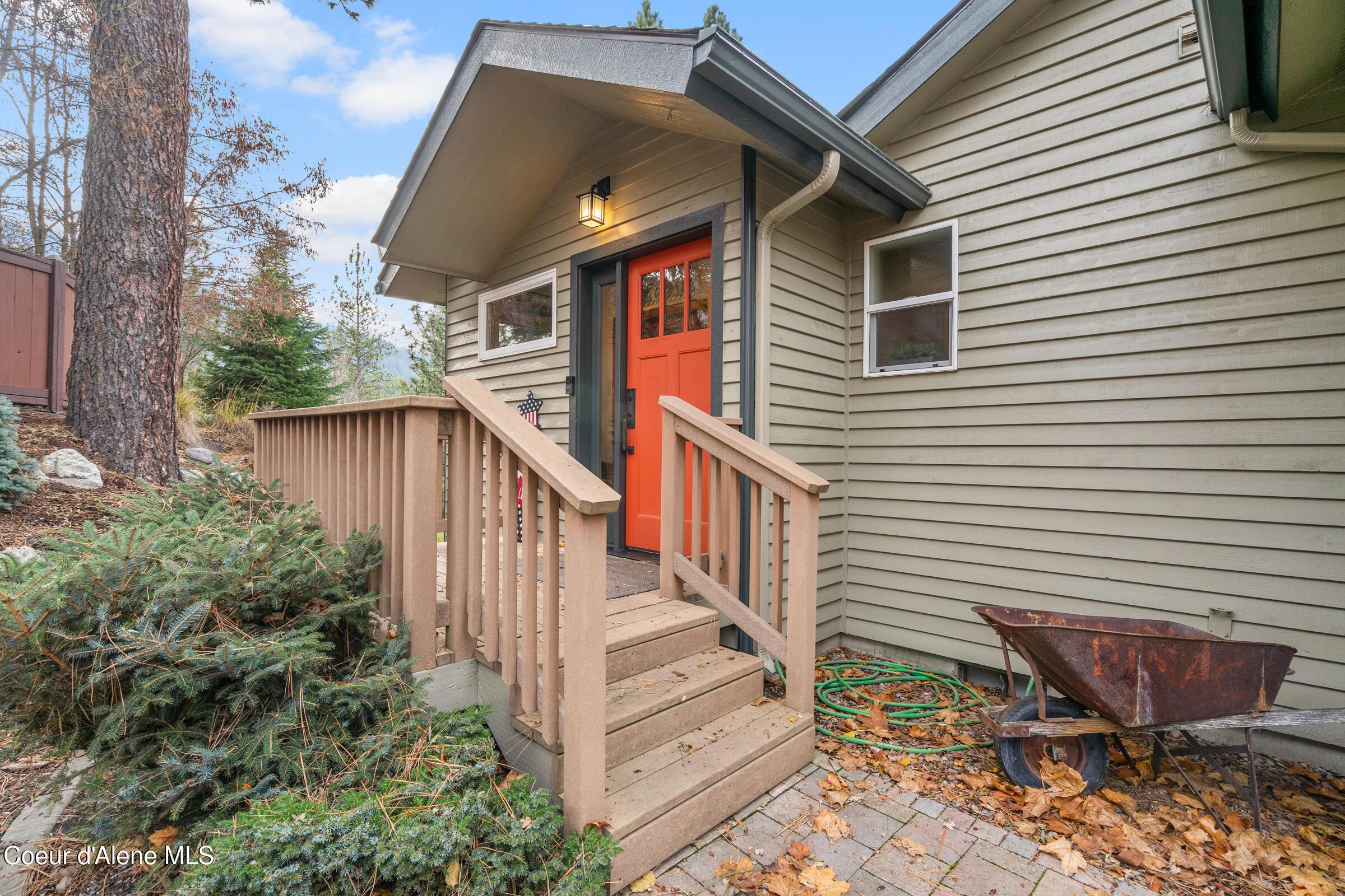 Image 4: 015-8995NorthClarkviewPlace-Hayden-ID-83