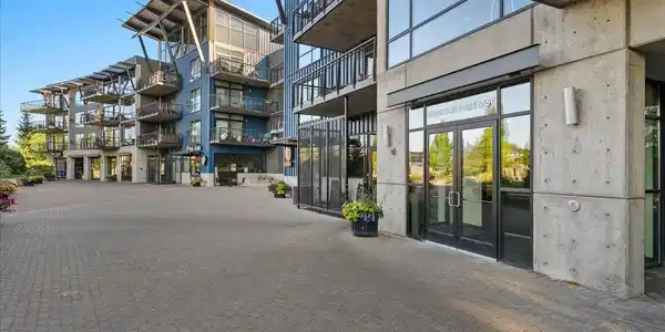 Image 3: Front of building