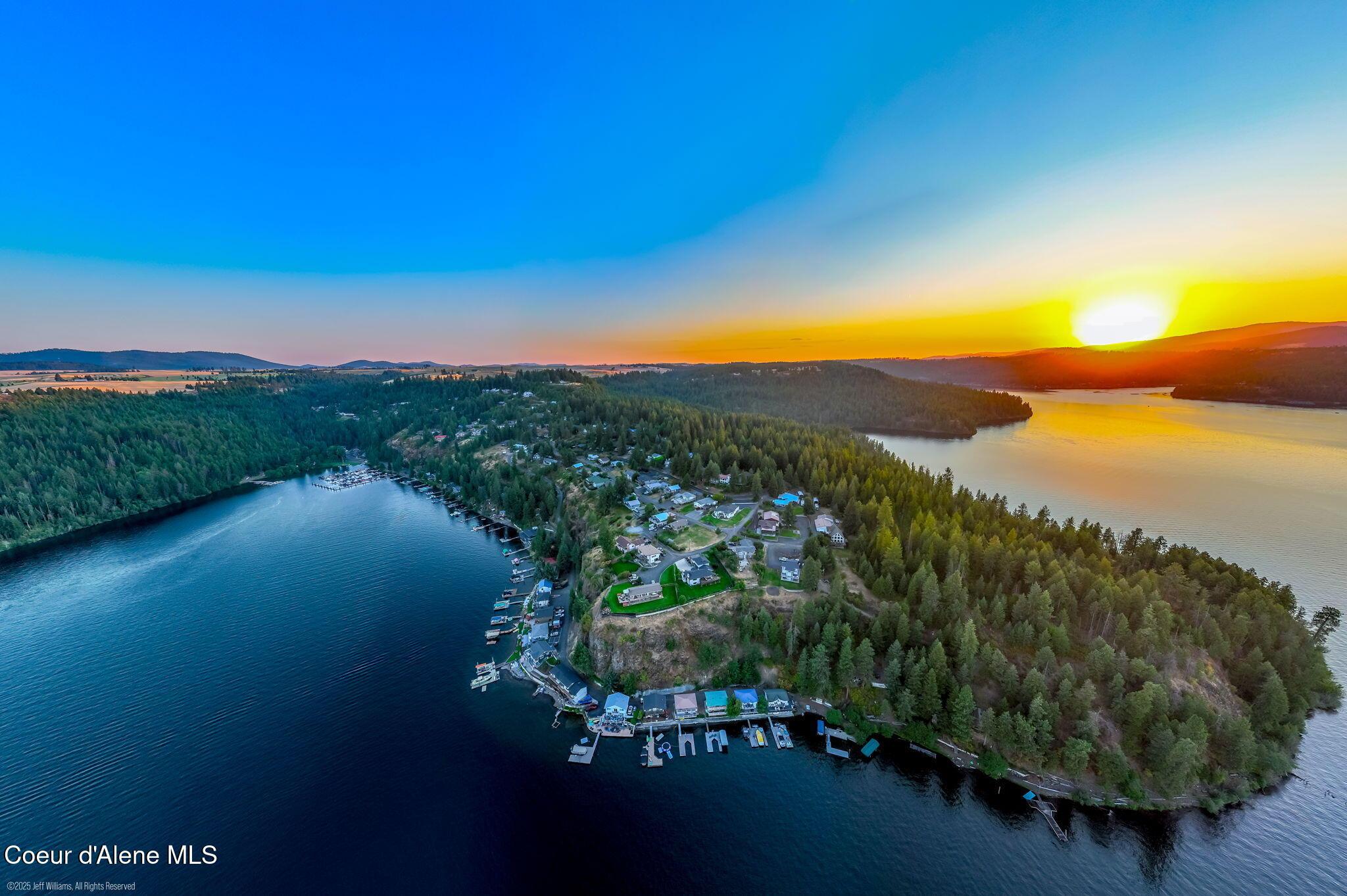 Image 2: 20943 Cave Bay Rd