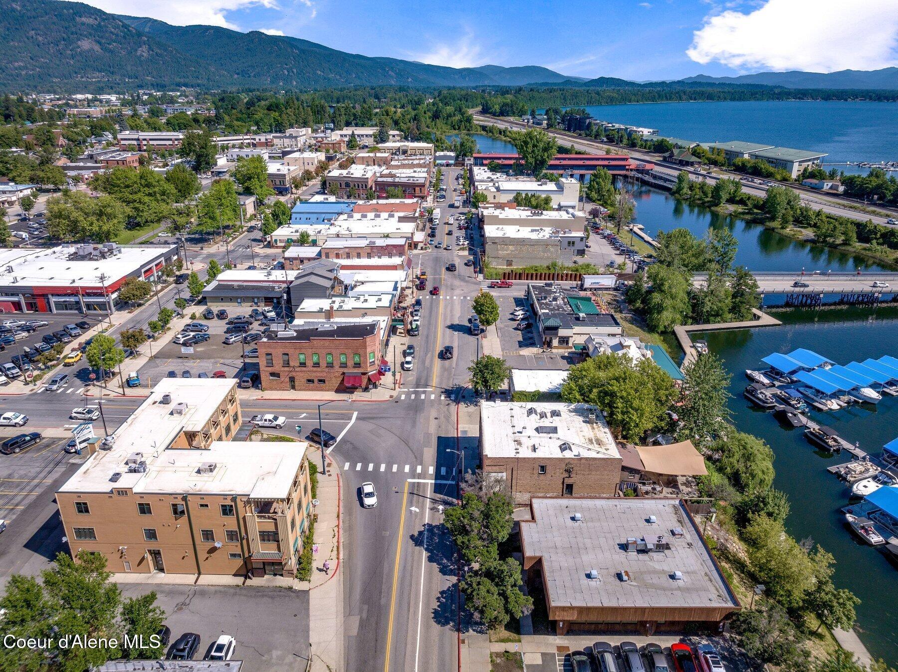 Image 4: Fantastic Downtown Location
