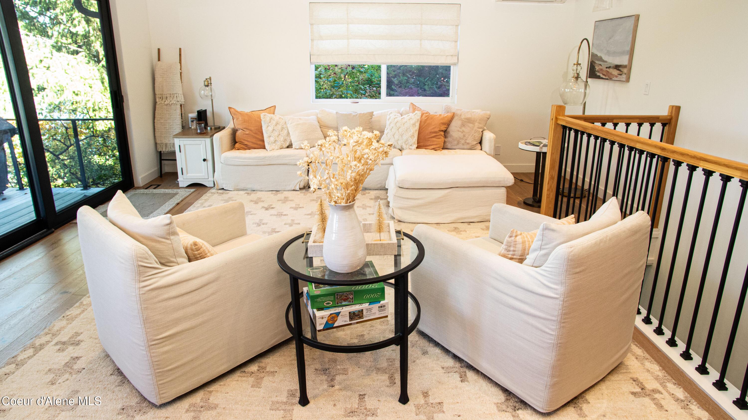 Image 4: Living Room 1