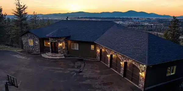 Image 4: Stunning Mountain Retreat