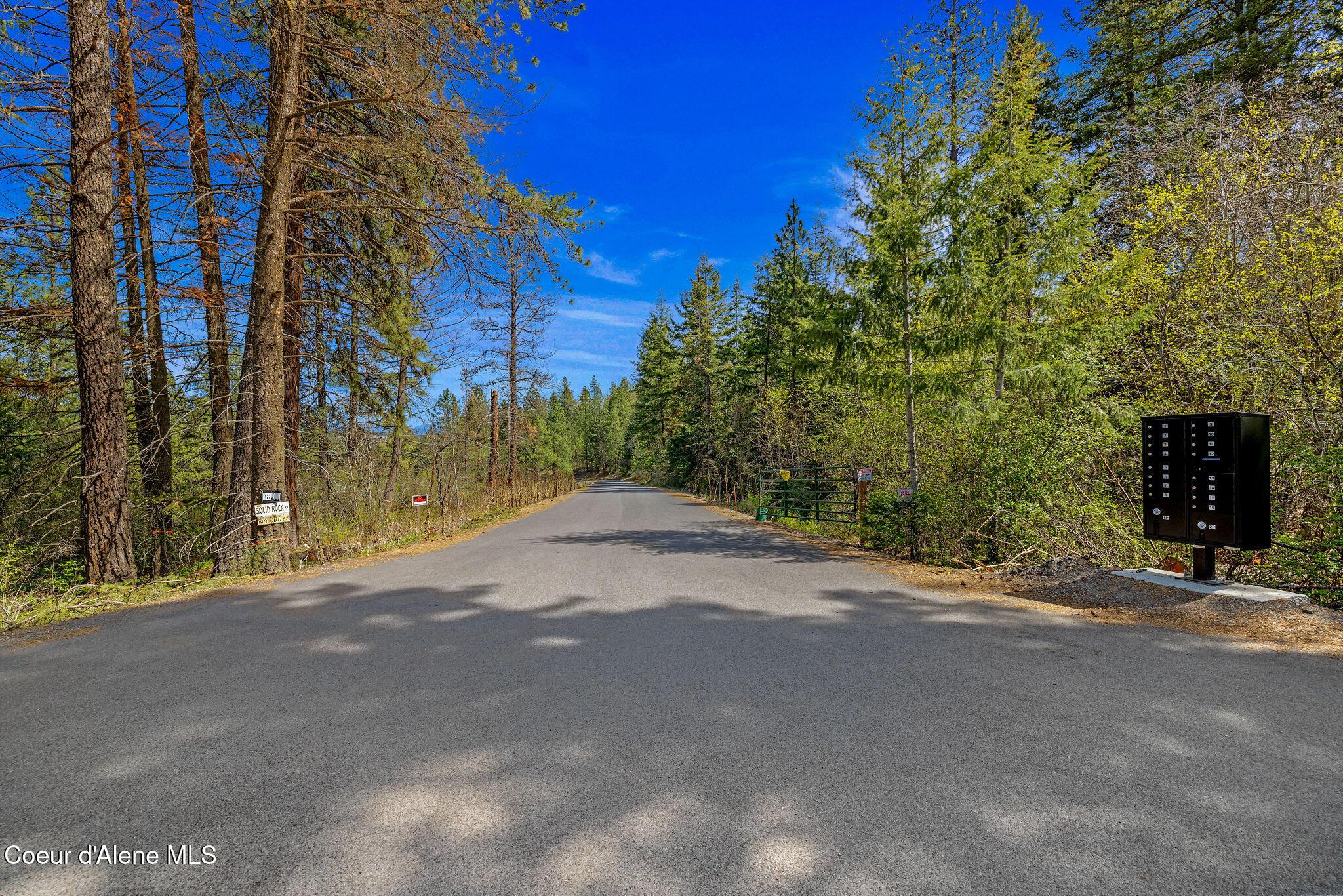 Image 4: Paved Drive Accessed Off Riverview Dr!