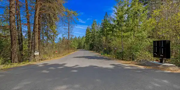 Image 4: Paved Drive Accessed Off Riverview Dr!