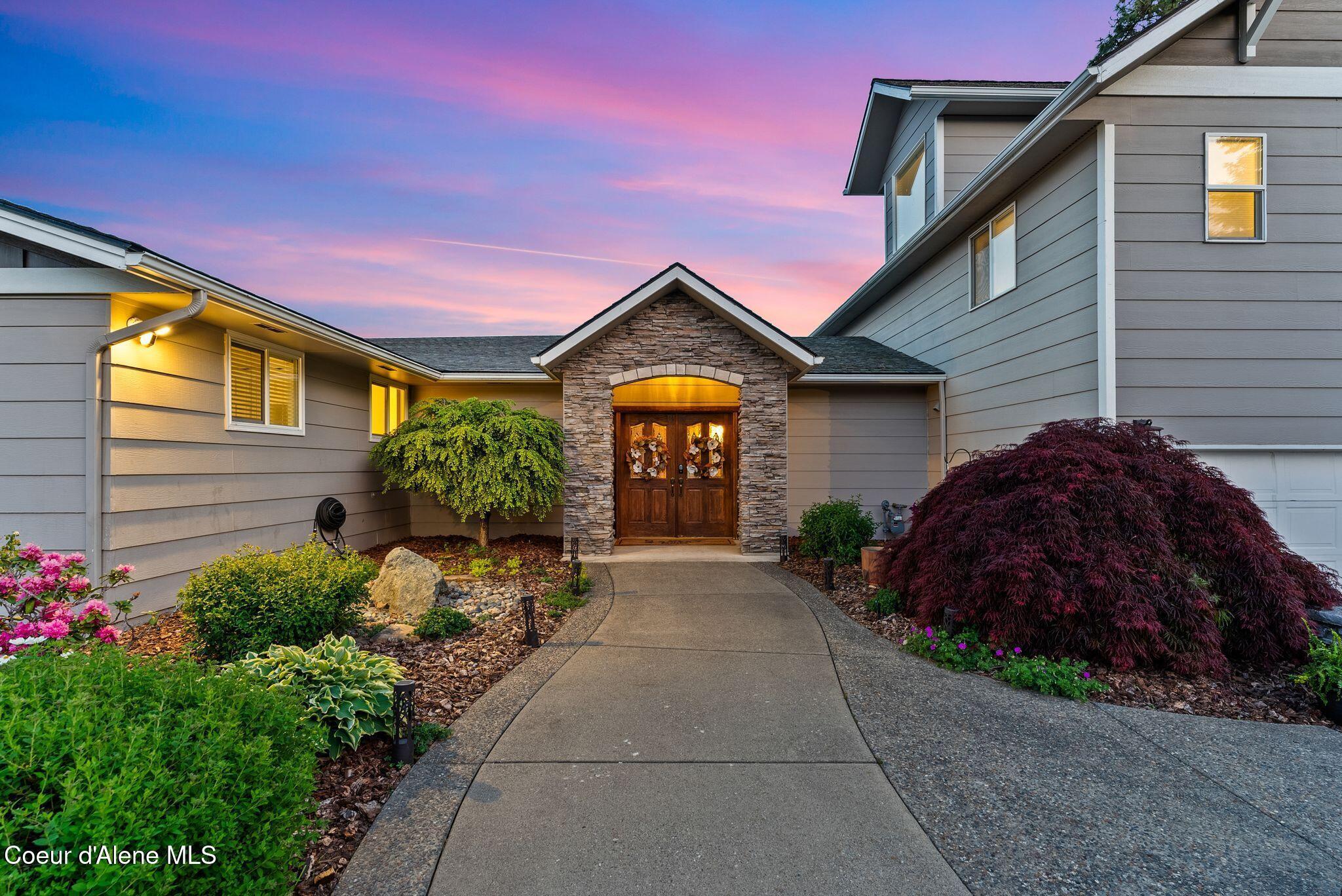 Image 4: Stately Front Entry